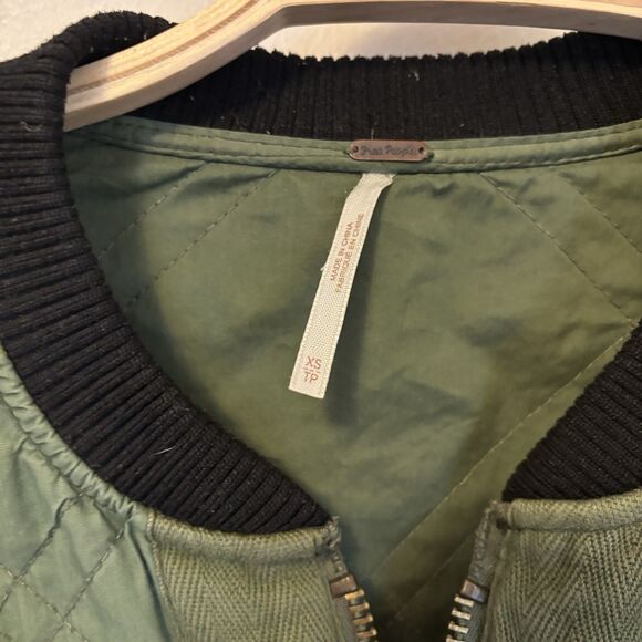 Free People Jacket Quilted Aviator Zip Up Size XS Oversized Cropped Loose Stitch - Picture 3 of 8